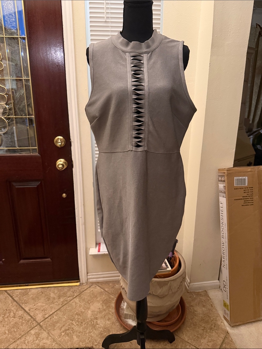 Sleeveless Gray Textured Midi Dress. Great Holiday Dress. Spandex in dress.
